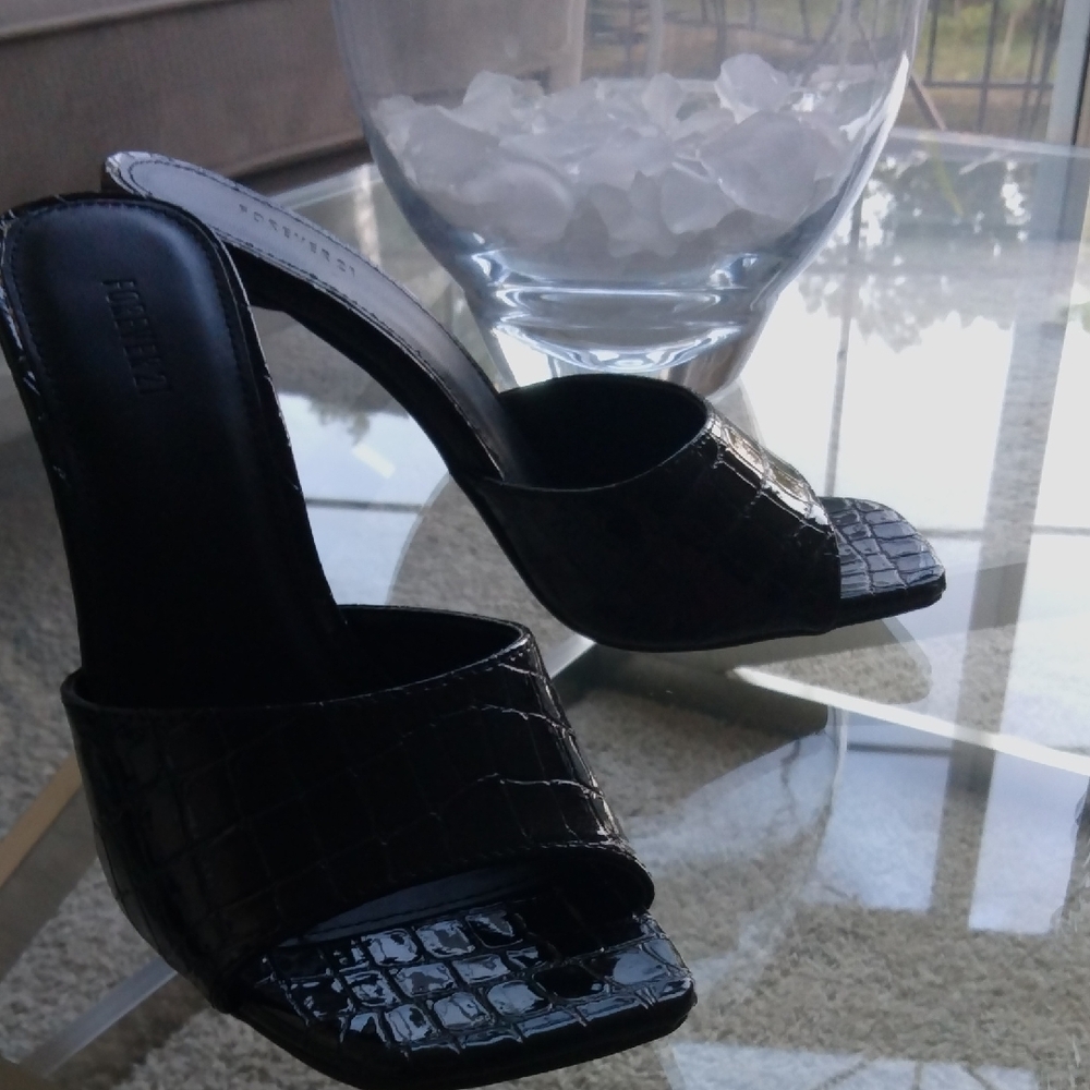 Forever 21 Black Croc-Pattern Heels